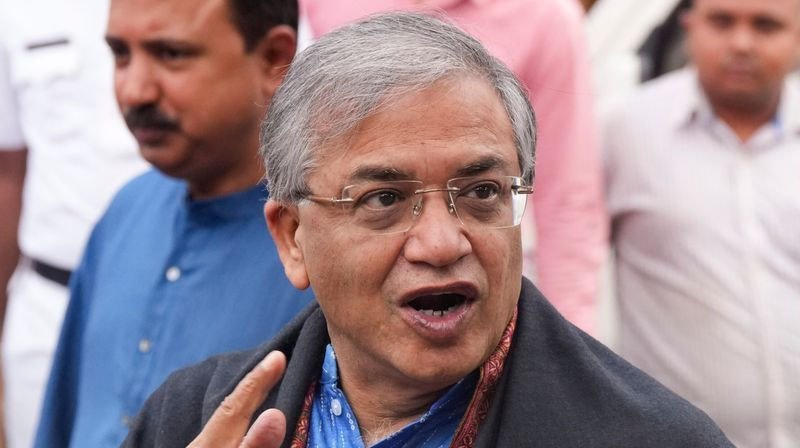 ਪ੍ਰਦਰਸ਼ਨਕਾਰੀਆਂ ਨੇ ਮੁੱਖ ਚੋਣ ਕਮਿਸ਼ਨਰ (CEC) ਗਿਆਨੇਸ਼ ਕੁਮਾਰ ਨੂੰ ਕਾਲੀਆਂ ਝੰਡੀਆਂ ਦਿਖਾਈਆਂ ‘ਗੋ ਬੈਕ’ ਦੇ ਨਾਅਰੇ ਲਗਾਏ